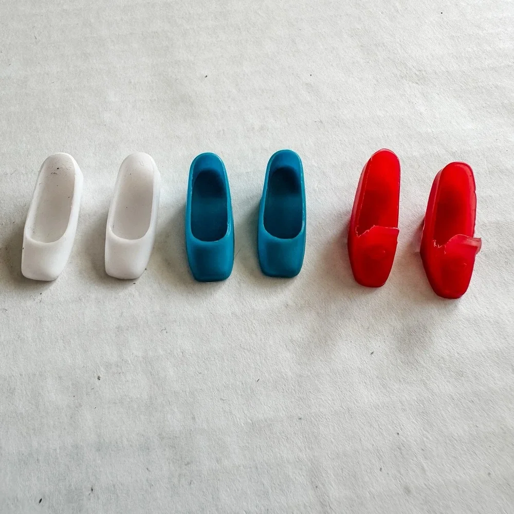 (3) Pairs Vintage Barbie Doll Heels White Blue‎ Red Korea - Picture 3 of 6